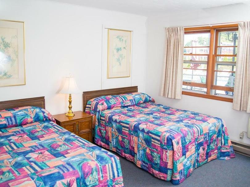 Colonial Motel Wisconsin Dells Ngoại thất bức ảnh