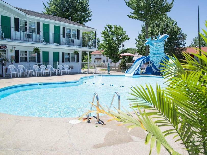 Colonial Motel Wisconsin Dells Ngoại thất bức ảnh