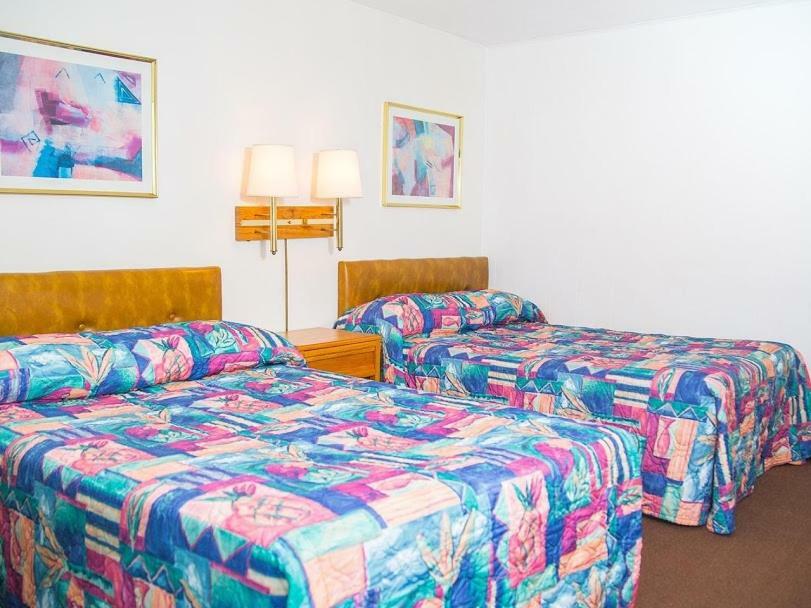 Colonial Motel Wisconsin Dells Ngoại thất bức ảnh