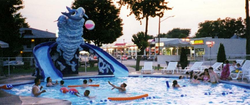 Colonial Motel Wisconsin Dells Ngoại thất bức ảnh