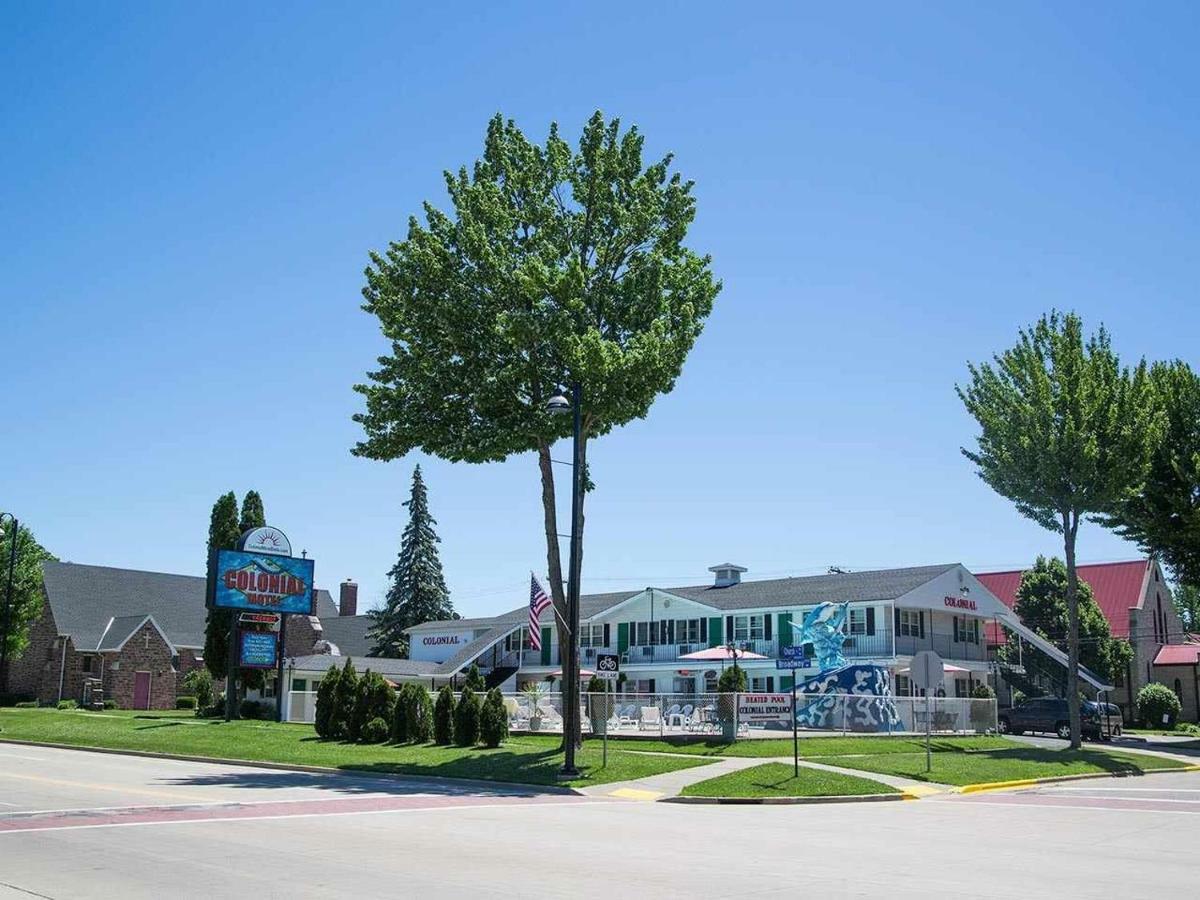 Colonial Motel Wisconsin Dells Ngoại thất bức ảnh
