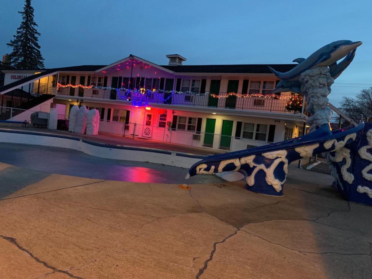 Colonial Motel Wisconsin Dells Ngoại thất bức ảnh